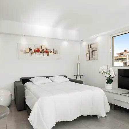 Madrid Panorama Terrace & Parking Apartment Cannes